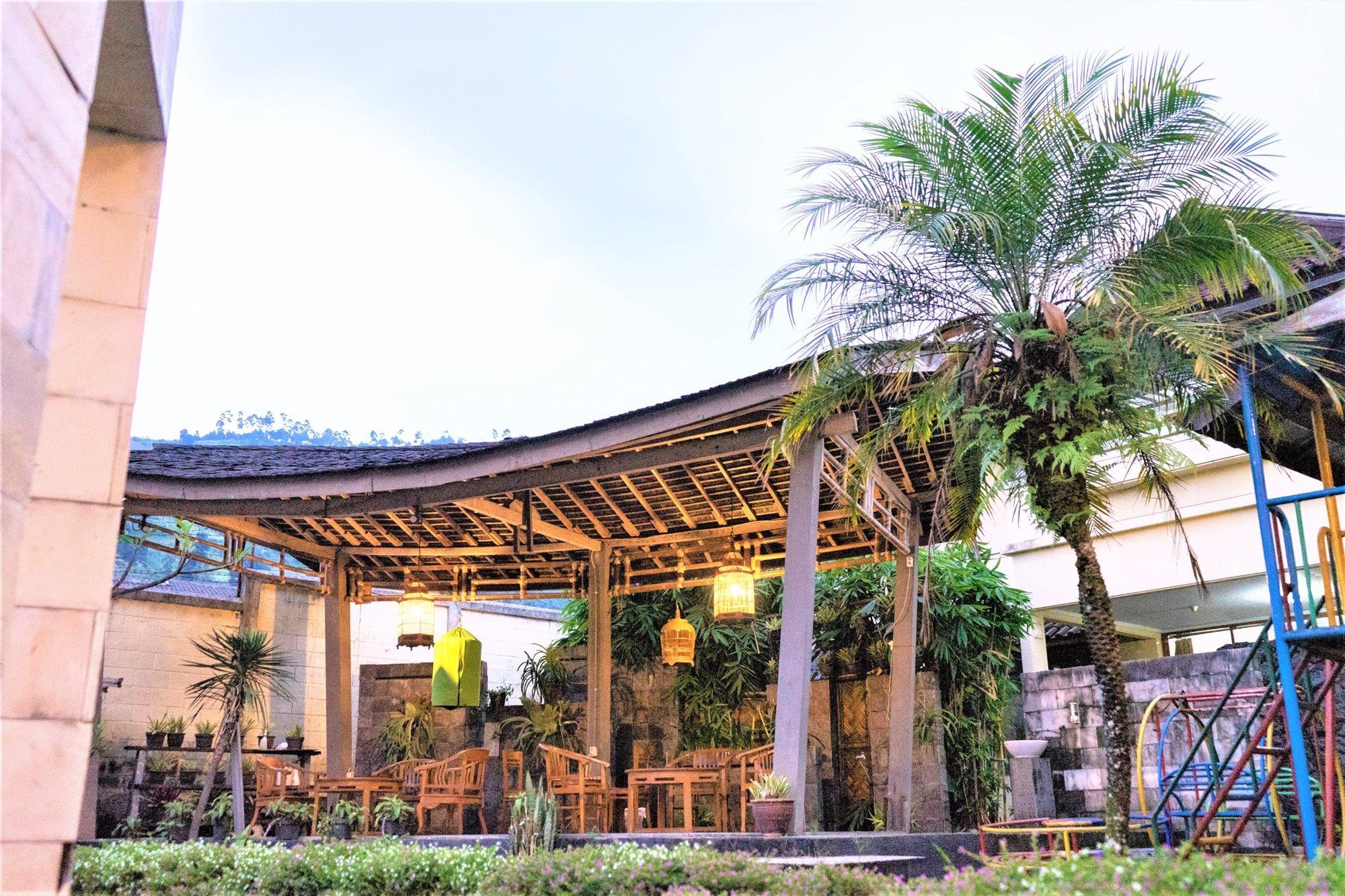 Saung Balibu Hotel Lembang Exterior photo