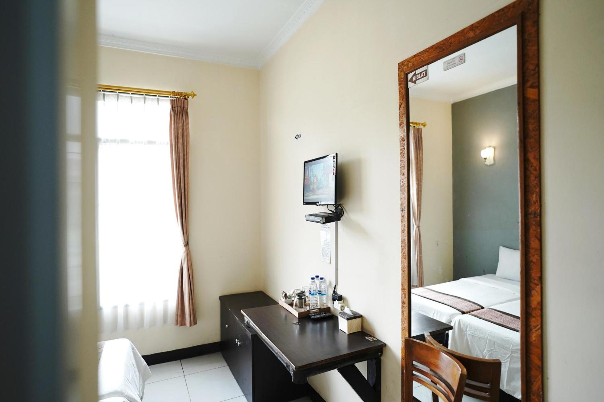 Saung Balibu Hotel Lembang Exterior photo