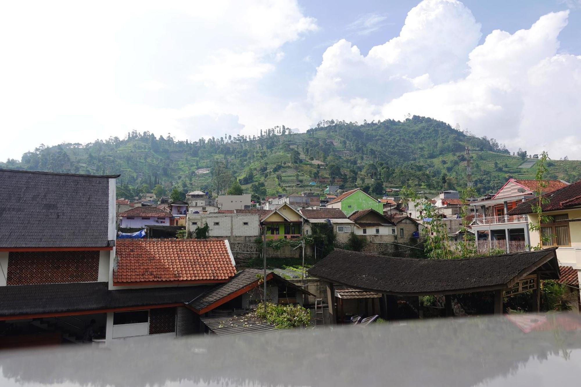 Saung Balibu Hotel Lembang Exterior photo